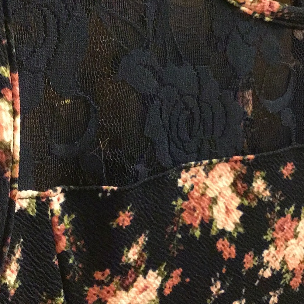 Floral and Lace Pencil Dress - Picture 5 of 5